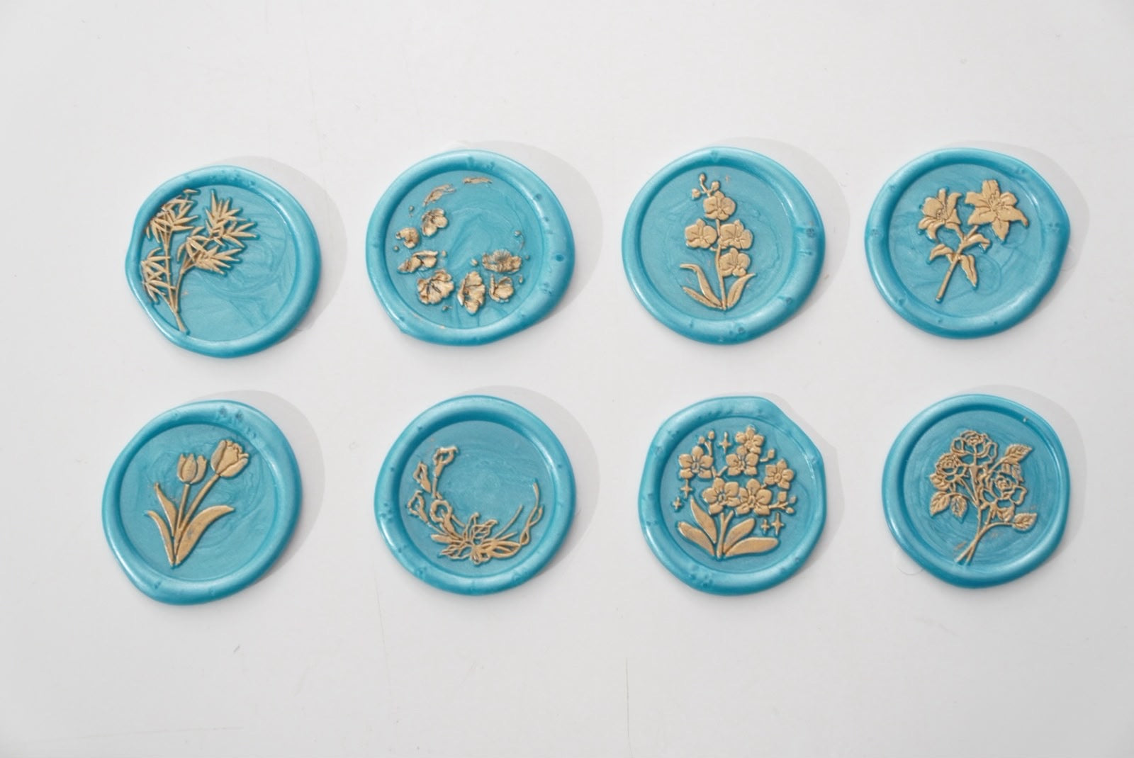 Standard, Pearlescent Blue 'g', variety floral