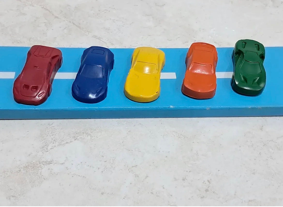 Car crayon set