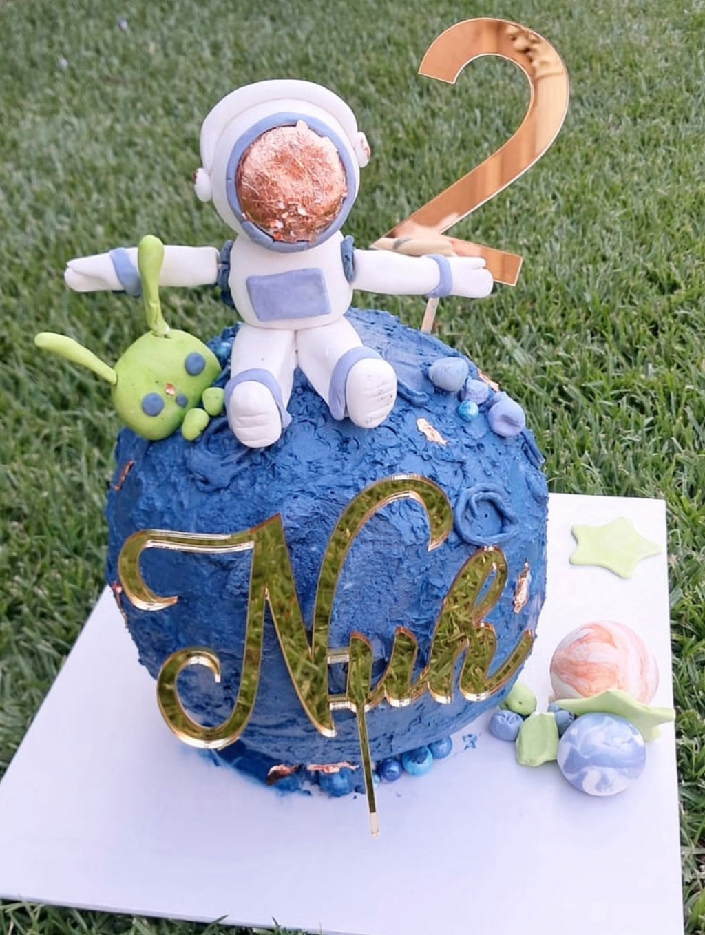 Bespoke Icing Cakes (includes acrylic decorations)