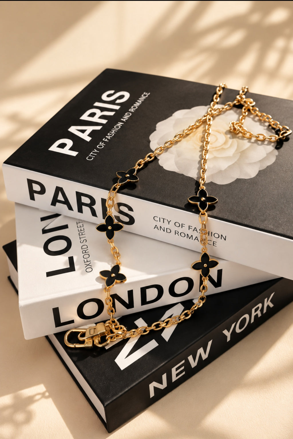 Amélie gold long Phone chain